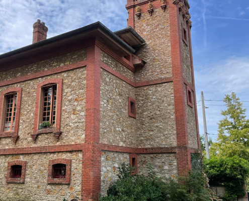 Saint Cyr sur Morin – Maison des têtes